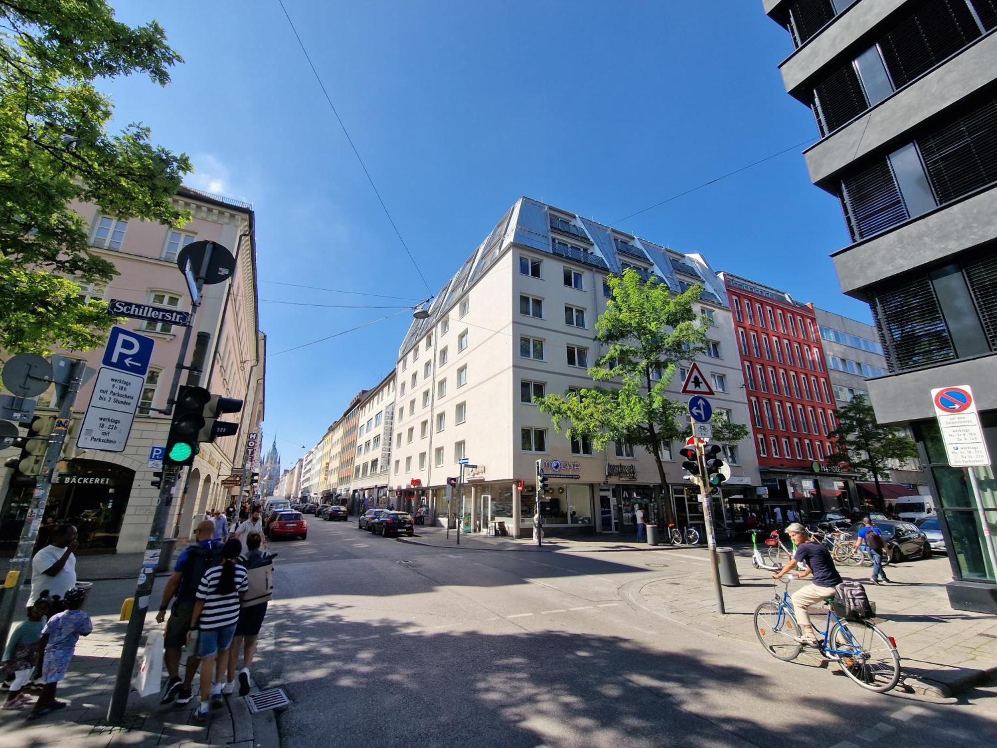Modern 1 * München